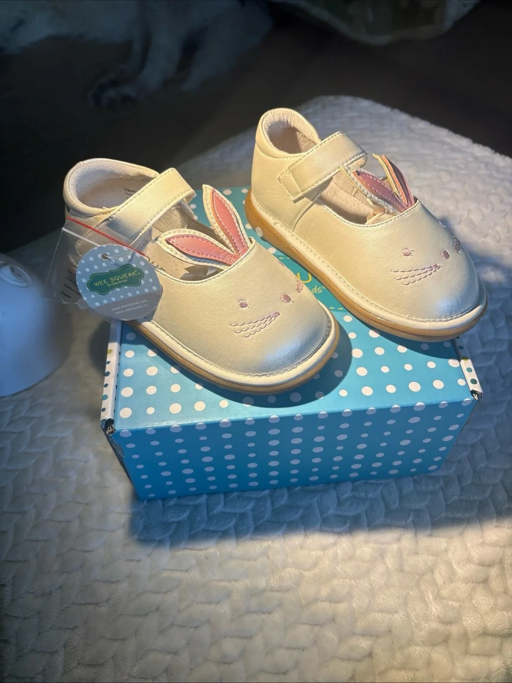 Wee Squeak Toddler Bunny Mary Jane Shoes Cream with Pink NIB size 10, or 11.